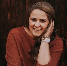 Stephanie Trowbridge's Instagram, Twitter & Facebook