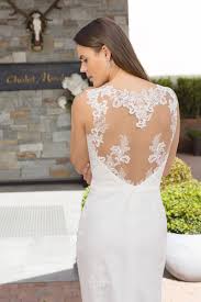 Spitze, krepp, plissee, federn, einfarbig, tiefer ausschnitt, kurze ärmel, eine tasche, seitlicher verschluss. Kleemeier Brautkleider Festliche Kleider Dessous Brautkleid Brautmode Braut