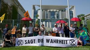 Extinction rebellion blockiert kreuzung in hamburg (spiegel tv). Extinction Rebellion Wie Weit Darf Protest Gehen Deutschland Dw 06 10 2019