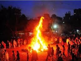Holika dahan is a very important tradition followed by people of the holi festival. Holika Dahan 2019 Mumbaikars To Burn Jaish Chief Pubg Effigies On Holi Oneindia News