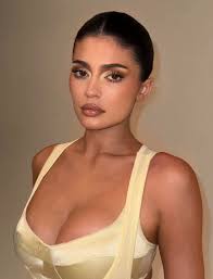 Kylie Jenner looks phenomenal in new photos. 💛