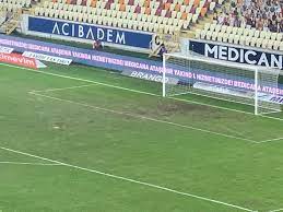 Yeni malatyaspor, malatya merkezli bir spor kulübüdür. Yeni Malatyaspor Trabzonspor Macinda Elestirilen O Zemin Dikkat Cekti Yeni Malatyaspor Haberleri Spor
