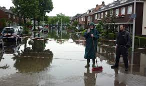 Tijdens de hevige regenval moest het gedeelte onder de a76. Twee Derde Nederlanders Ervaart Wateroverlast Waterforum