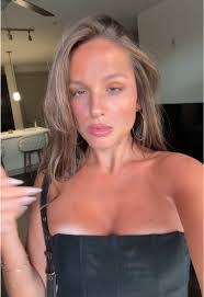 Kelly Lamoreaux's Instagram, Twitter & Facebook