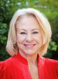 Today we are celebrating the beautiful and brilliant, Jorja Samsel! 💚  Jorja Samsel, a sophomore scholar from Byhalia, Mississippi, is the  recipient of the Mildred Hickey Center Council Scholarship. A biology major