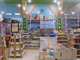 Begitulah gambaran sederhana tentang buku adalah jendela. Main Ke Toko Buku Jendela Kota Salatiga Diah Kinasih S Blog