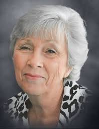 Della Gilpin's Instagram, Twitter & Facebook