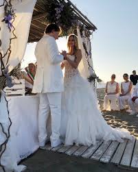 Andrea roncato e stefania orlando si sono sposati nel 1997 dopo alcuni anni di fidanzamento. Matrimonio Sulla Spiaggia Per Stefania Orlando E Simone Gianlorenzi Tabloit