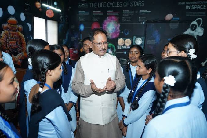 शाला प्रवेशोत्सव में CM विष्णुदेव साय का बड़ा संदेश: बोले- नई पीढ़ी का भविष्य संवारना सबसे बड़ी जिम्मेदारी, दुर्ग को दी 4 बड़ी सौगातें - Media24 News