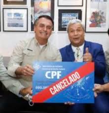Nos últimos dias o apresentador criticou veementemente o senador dpvat, randolfe rodrigues. Bolsonaro Debocha De 380 Mil Mortos E Tira Foto Com Cpf Cancelado
