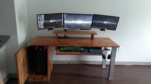 Building Your Own Diy Pc Table For A Home Office Can Offer You Extra Satisfaction And Spiri Small Computer Desk Computer Desk Living Room Best Home Office Desk