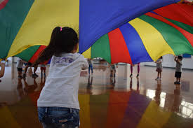 It is used by arranging children on the outside, who then vigorously wave the parachute up and down. Parachute Day In Gym Class Nostalgia