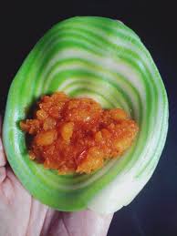 Kita juga dapat menyimpan karipap siap goreng dengan cara menaruhnya di dalam freezer sehingga ketika ingin makan karipap tinggal di goreng saja, atau dijadikan bisnis karipap untuk dijual juga okehh. Cara Buat Karipap Pusing Mudah Sedap Guna Minyak Masak Jer Tetap Rangup Ini Resipinya Keluarga