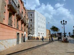 Cartagena is a very pleasant and relaxing city to walk around. Cartagena Virtuelle Stadtbesichtigung Lupesi