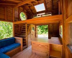 See more ideas about house, tiny house 200 sq ft, tiny house. Artist Builds Gorgeous 200 Sq Ft House Out Of 25 000 Pounds Of Salvaged Redwood In Hawaii