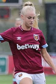 Arrivata la scorsa estate tra le fila degli hammers, lehmann ha disputato una egregia stagione, segnando ben otto gol. West Ham Alisha Lehmann Alisha Lehmann Wallpapers Wallpaper Cave How Many Goals Has Alisha Lehmann Scored This Season Kaye Gerrard