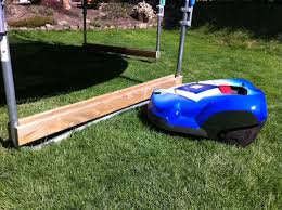 Einfacher Rammschutz Fur Ein Trampolin Bei Einsatz Eines Husqvarna Automower C Rasenroboter Trampolin Rasenmaher Roboter