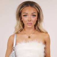 Amber Einerson's Instagram, Twitter & Facebook