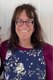 Introduction of a retired woman from Alabama sharing her hobbies and  interests