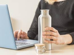 Botellas de agua reutilizables pueden ser albergue de miles de  gérmenes,según estudio | Tendencias | Portafolio