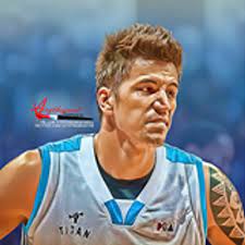 Er ist vor allem berühmt für seinen ausgefallenen modestil und sein liebenswürdiges öffentliches persönlichkeitsprofil. Jean Marc Pingris Pingrisjean Twitter