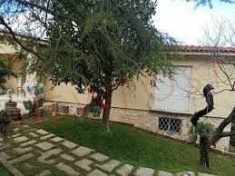 Εσείς ρωτήσατε και το metropolitan σας δίνει. Se Spiti Gnwstoy Efoplisth H Enoplh Lhsteia Sthn Ekalh To Xroniko Lifo