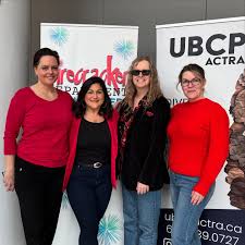 This week's episode is with none other than @melanie.scrofano.officiel !  Melanie sits down with Naomi for a candid chat about their careers, the  value of community, and trusting their instincts. Melanie talks