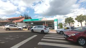 Movimento em postos de combustíveis aumenta e gera filas em Pinhalzinho