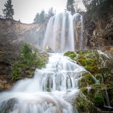 37 de locuitori ai unui bloc din capitală au fost evacuați de pompieri în urma unei avarii la o conductă de gaze. Itinerariu Pe Valea ArieÈ™ului Transilvania Un An Haihui