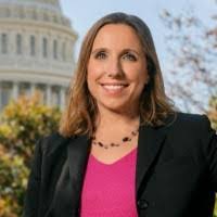 Erin Hildreth's Instagram, Twitter & Facebook