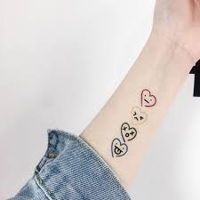 Mereka tampil bersama di sampul majalah vogue pada bulan agustus 2017. Jual Tatto Simple Terbaru Lazada Co Id