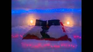 Blocurile de gheaţă ajung la dimensiunea de 70 de centimetri şi cântăresc aproape 70 de kilograme. Prezentare Hotelul De Gheata Balea Lac Youtube