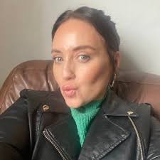 Sian Lyons (@sianlyons)