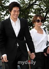 Kişiliğe hakaretten 100 milyon kore wonu (yaklaşık 90.000 amerikan doları) tazminat talebini de içeren bu davayla ilgili olarak cha seung won ajansı yg. Yoo Ji Tae And Kim Hyo Jin S Wedding Should Bring The Awards Together Hancinema