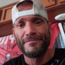 Travis Kidder's Instagram, Twitter & Facebook