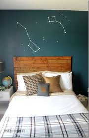 Constellation Wall With A Pallet Headboard Beautiful Bedroom Art Chambre Enfant Deco Chambre Deco Maison
