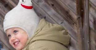 Cauți Cagulă simpatică din polar de lână Merino organică Pickapooh Max