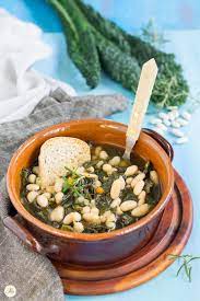 Monda un pezzetto di cavolo verza e. Zuppa Di Cavolo Nero E Cannellini Aryblue