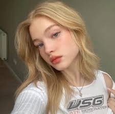 Make this year's haunted hayride a memorable one with this pair of  banjo-picking cousins who will play their fingers to the bone in a musical  duel that's lasted well into the afterlife.🎸🎸