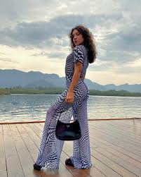O vestido escolhido por sasha para se casar com joão figueiredo foi um modelo slip dress da grife australiana zimmermann. 1onhdzarlmq05m
