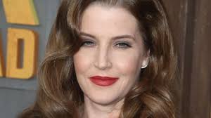 Pillamos a Lisa Marie Presley, la hija de Elvis Presley, irreconocible