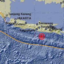 Di sebuah pusat perbelanjaan di kota blitar saat gempa terjadi, warga berhamburan keluar gedung setelah merasakan goncangan gempa. Berita Gempa Pacitan Terbaru Berita Gempa Pacitan Terkini Hari Ini Info Gempa Pacitan Solopos Com