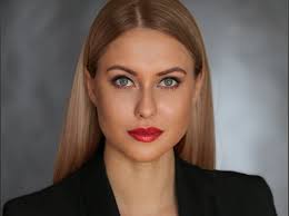 Nomma (34) hamrer løs på mediene: