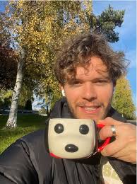 hey! im a 24y/o psychology student and working professional from australia  with an irish passport . Have been living in Europe for the past 3 years  and looking to work from home (