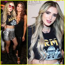 Bella thorne is an instagram star, an ambassador for neutrogena, a recording artist, and an actress who has appeared in hits like entourage , big love , and disney's shake it up! Bella Thorne Debuts New Blonde Hair At Nylon Young Hollywood Party Bella Thorne Carter Jenkins Charlie Depew Danielle Panabaker Emily Robinson Georgie Flores Joey King Keith Powers Madeline Brewer Rowan Blanchard