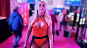 VENUS Fair Berlin - PUBLIC FUCK directly at the exhibition stand + ULTRA  sperm walk | DAYNIA