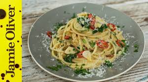 Resepi ini adalah sama dengan resepi aglio e olio yang telah saya masakkan sebelum ini, cuma ianya diletakkan seafood. Speedy Spaghetti Gennaro Contaldo Youtube