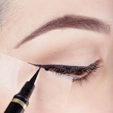 Trucos Con Cinta Adhesiva Para Maquillaje De Ojos Soy Moda En 2020 Trucos De Maquillaje Trucos De Belleza Como Delinear Ojos