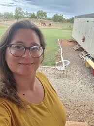 Reliable couple looking for work** *Experience in Australia:* * Cafe  Restaurant: Waitstaff, cooker * Country Club: Front of House, short order  cooking and bartender * Roadhouse Petrol Station: Front of house, short