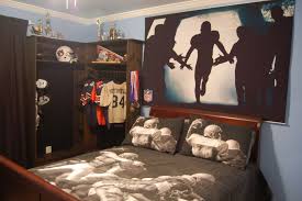 This quick and easy football wall art is the perfect addition. Cool Sports Room Ideas With Masculine Look Wildcatbarnsofmiddlesboro Com